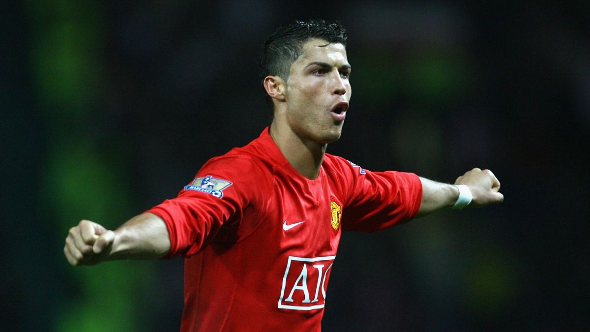 Cristiano Ronaldo podría recibir 20 millones de Euros al año si se va al Manchester United Cristiano Ronaldo podría recibir 20 millones de Euros al año si se va al Manchester United