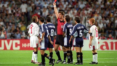David Beckham contó todo lo que sufrió tras la famosa patada al Cholo Simeone en Francia 98