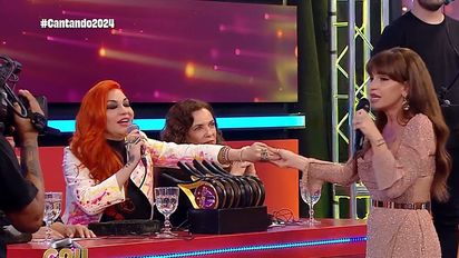 El blooper de Florencia Peña mientras presentaba al jurado VAR del 