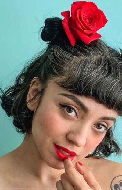 Mon Laferte y su nuevo álbum Seis. Mon Laferte y su nuevo álbum Seis.