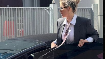 Wanda Nara llegó a su audiencia en Milán en un Lamborghini rosa y desató furor en las redes
