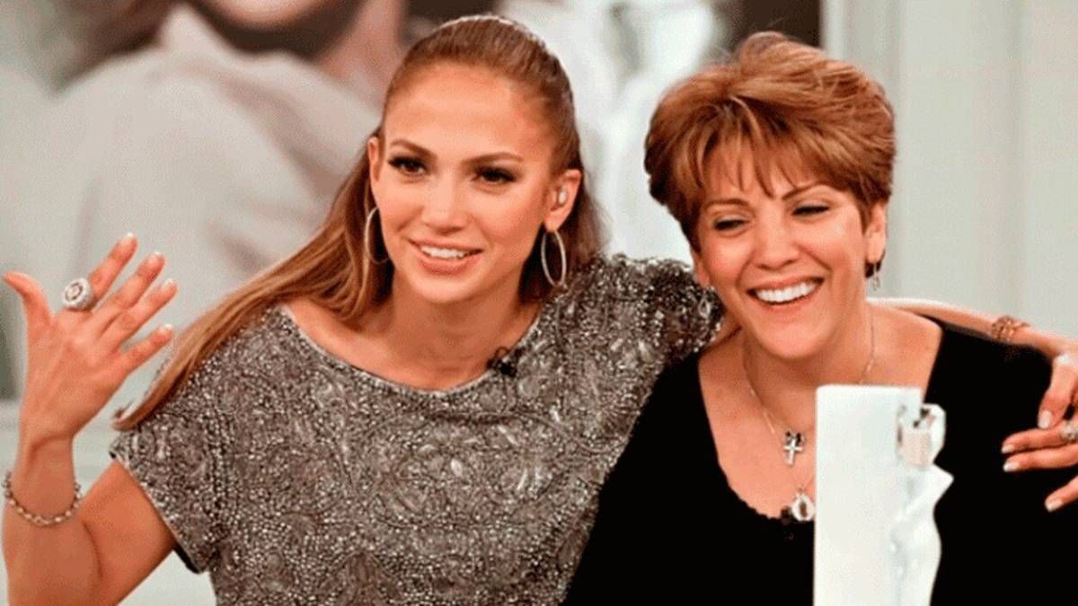 ¡Como nunca antes! Jennifer Lopez derrocha amor por su madre