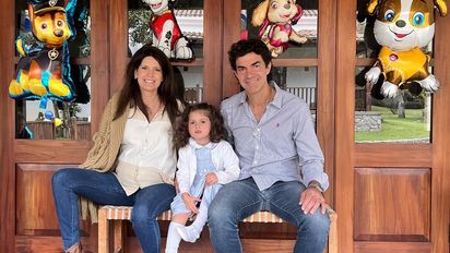 Isabel Macedo junto a su esposo Juan Manuel Urtubey﻿ y su hija Isabel