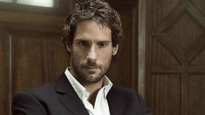 Gonzalo Valenzuela estaría saliendo con una política chilena