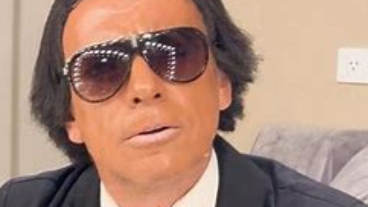 La desopilante imitación de Martín Bossi a Julio Iglesias por los conocidos memes del cantante
