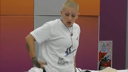 Furia se emocionó con los regalos que le dio Cata al volver a 