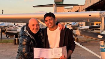 José María Muscari celebra la licencia de piloto de su hijo Lucio