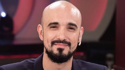 Abel Pintos se emocionó cuando una moza le cantó en un hotel