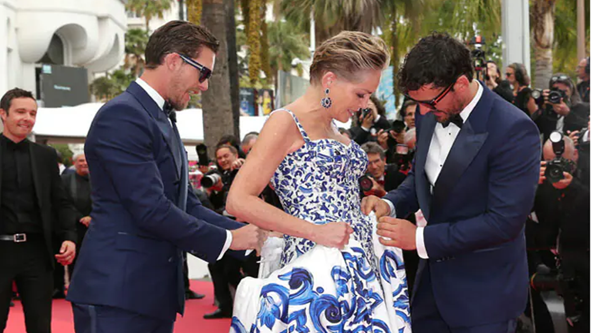 El incómodo momento de Sharon Stone con su vestido en Cannes