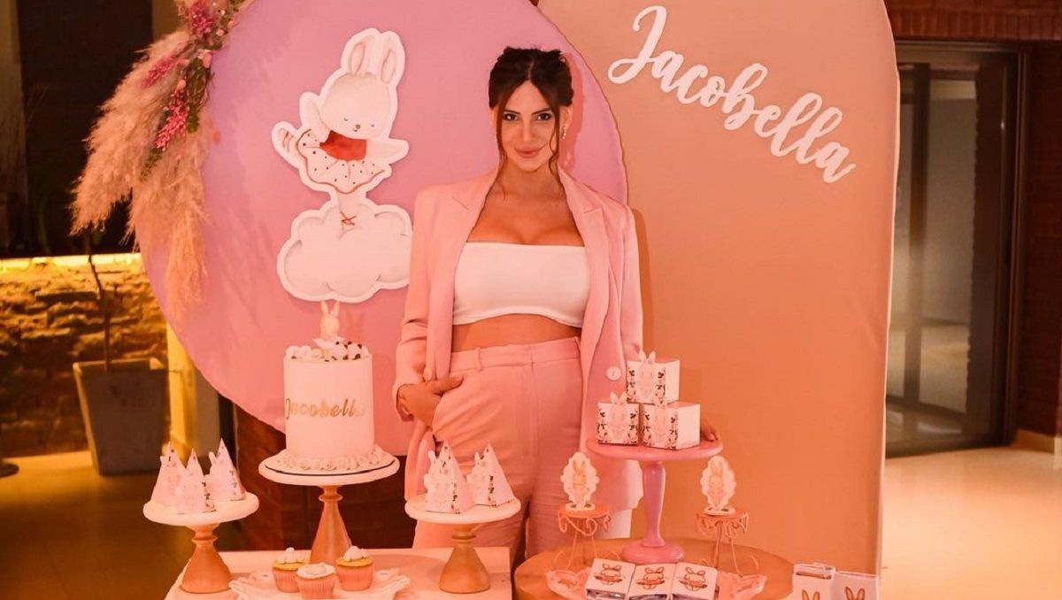 Magalí Mora criticada por ponerle Jacobella a su hija