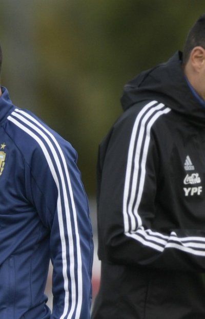 El DT de la selección Argentina Lionel Scaloni confirmó a Messi en la delantera para los dos primero encuentros eliminatorios del mundial de Qatar 2022 El DT de la selección Argentina Lionel Scaloni confirmó a Messi en la delantera para los dos primero encuentros eliminatorios del mundial de Qatar 2022