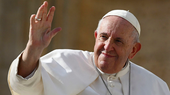 ¿Por qué canales y a partir de qué hora se podrá seguir el funeral del Papa Francisco?