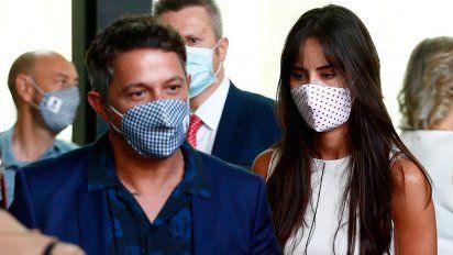 Alejandro Sanz defiende a su novia, Rachel Valdés, tras ser atacada por una hater