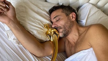 ¡Estilo Messi! La foto de Pedro Alfonso tras ganar el premio Carlos de Oro