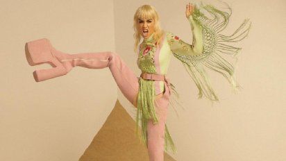 Tras su chape en Madrid, Lali Espósito negó estar en una relación con el director de su nueva serie