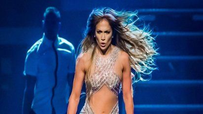 ¡De infarto! Jennifer Lopez bailó en bikini y desató la locura