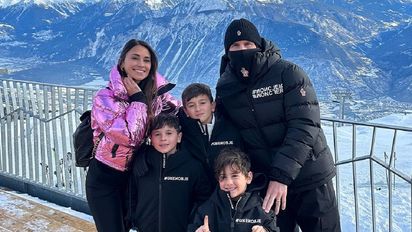 El álbum de fotos de Antonela Roccuzzo y Lionel Messi esquiando con sus hijos