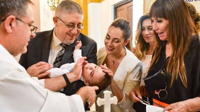 Las fotos del bautismo del hijo de Belén Francese con Moria Casán como madrina