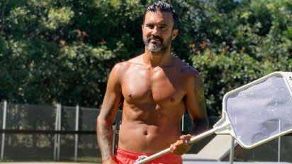 La aparatosa caída de Fabián Cubero en la pileta