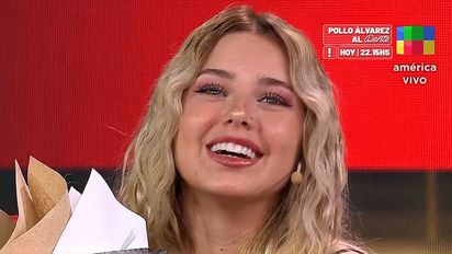 El blooper de Coti Romero al recibir un regalo de El Conejo en 