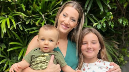 Las tiernas imágenes de Luca Cubero a los mimos con su hermana Sienna