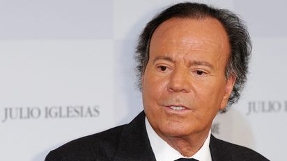 Los mejores memes de Julio Iglesias, palpitando la llegada del mes de julio