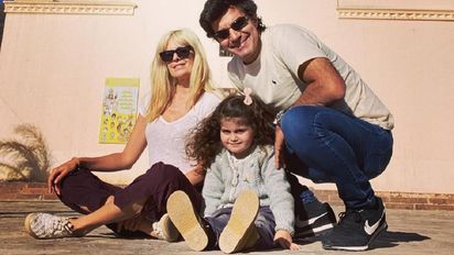 Isabel Macedo junto a su marido y su hija