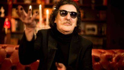 Charly García: Un fanático se acercó a saludarlo sin barbijo