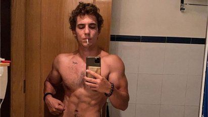 ¡Se lo quitó todo! Miguel Herrán se mostró en Instagram como Dios lo trajo al mundo