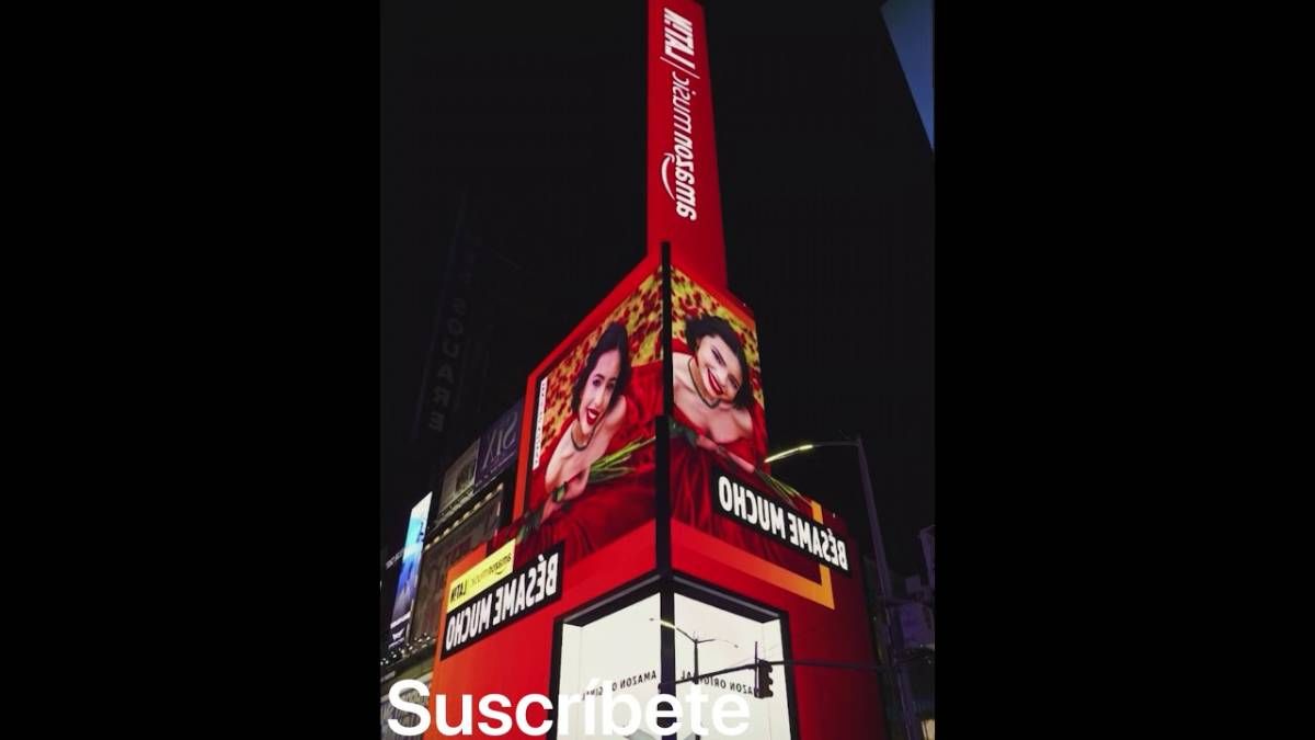 ¡En Times Square! Ángela Aguilar llegó a la cima del mundo