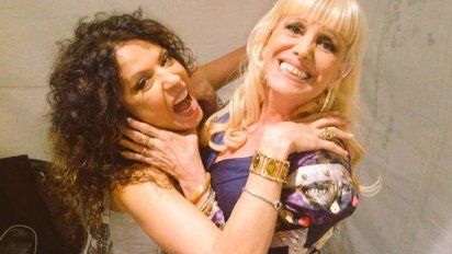 El abrazo que selló la reconciliación de Valeria Lynch y Patricia Sosa en el homenaje a Romina Yan