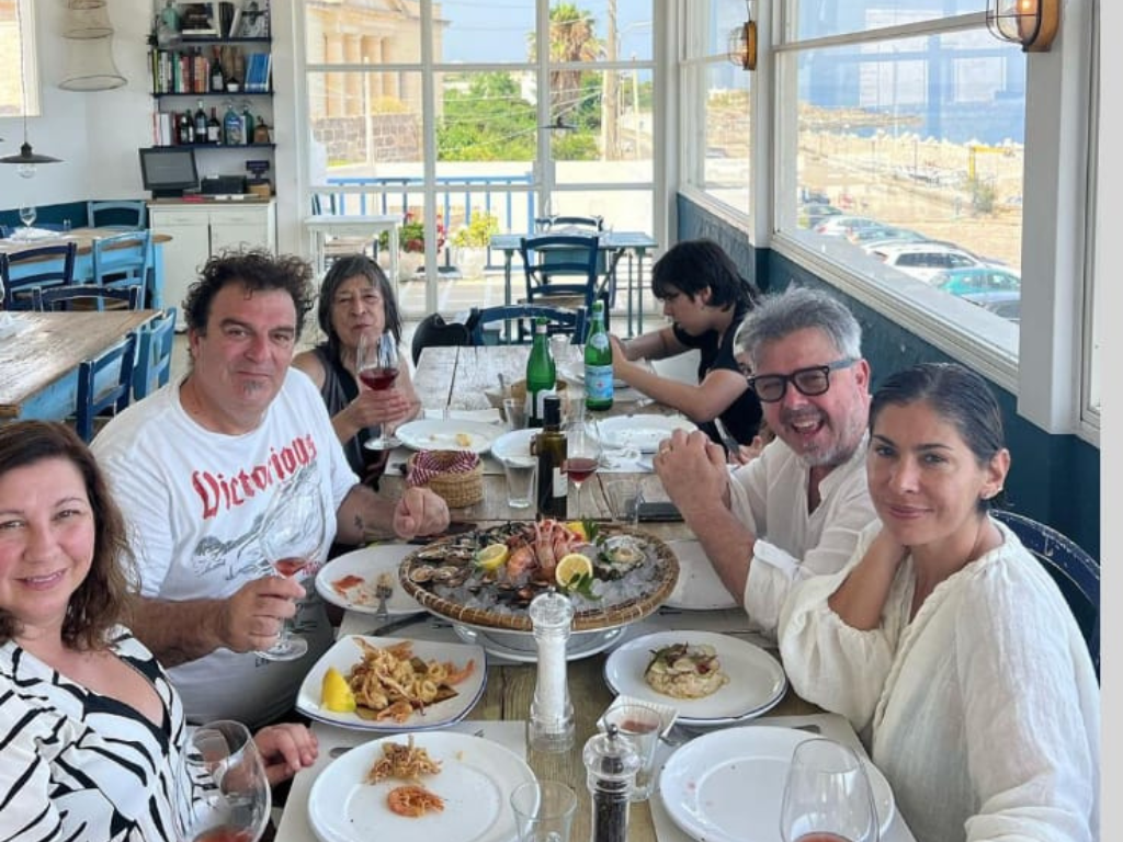 La particular celebración de Donato de Santis por el Día del Amigo