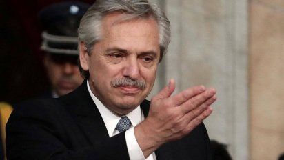 Alberto Fernández emocionado por sorpresa de Radio Nacional