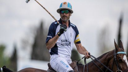 Adolfo Cambiaso se fue de Argentina en un vuelo chárter