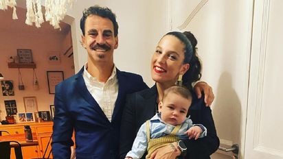 Sebastián Graviotto junto a Juana Repetto y su bebé, Belisario