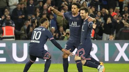 ¡No podían faltar! Lionel Messi fue felicitado por sus compañeros del PSG