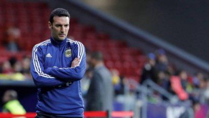 Lionel Scaloni el DT de la selección argentina no la tiene fácil para armar el once que presentará ante Paraguay 