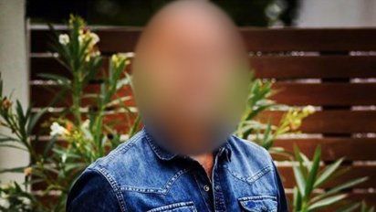 ¡Lo engancharon! Famoso conductor cuarentón se casa con su joven novia