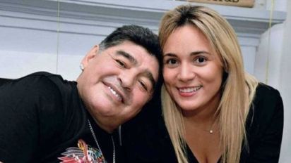 Diego Maradona junto a su ex pareja Rocío Oliva