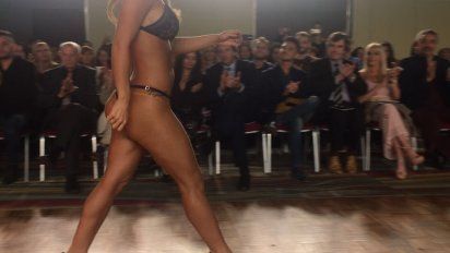 En un desfile, anoche, finalmente apareció 