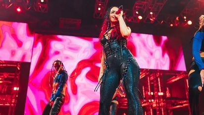 Lali Espósito la rompió en sus conciertos en Luna Park y recibió la visita de varios famosos