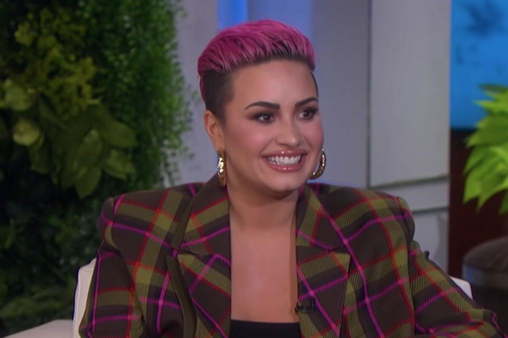 ¡Se queja! Demi Lovato critica la fiestas de revelación de género