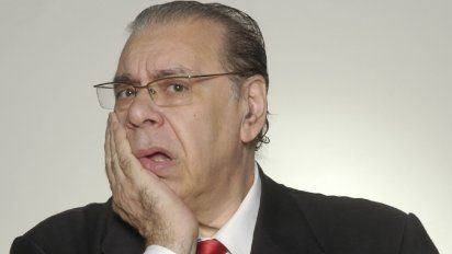 Enrique Pinti se vacuna contra el Covid-19