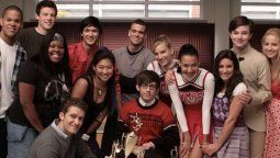 Naya Rivera junto a sus compañeros de la exitosa serie Glee 