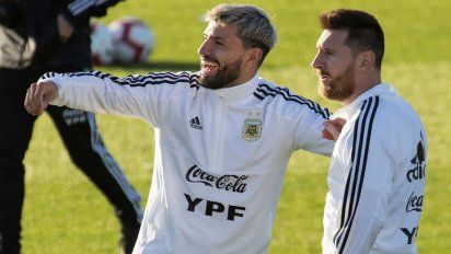 ¿Al Barcelona? Lionel Messi podría recibir al Kun Agüero como compañero
