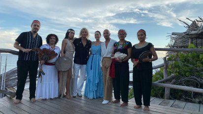 Videos y fotos del compromiso de Caniggia y Sofía Bonelli en Tulum: hechizos frente al mar para destruir a Nannis