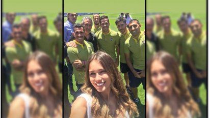 Pampita, fana de Boca, fue al entrenamiento a darle ánimo al equipo