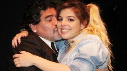 El palito de Dalma Maradona a Diego en el Día del Padre: 