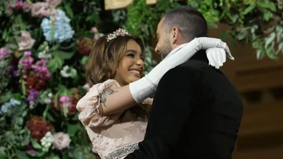 Las primeras imágenes de la boda de Nico Occhiato y Flor Jazmín Peña al estilo Bridgerton