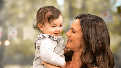 El insólito momento de Paula Chaves con un motoquero mientras llevaba a su hija enferma